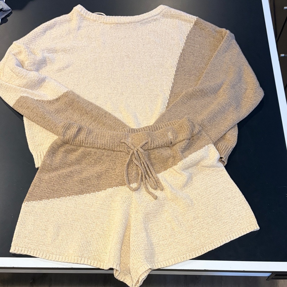 Cozy Two-Tone Knit Loungewear Set in Beige/Taupe